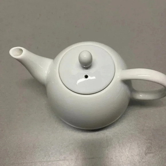 CRATE AND BARRELL WHITE TEA POT VINTAGE - Picture 2 of 5